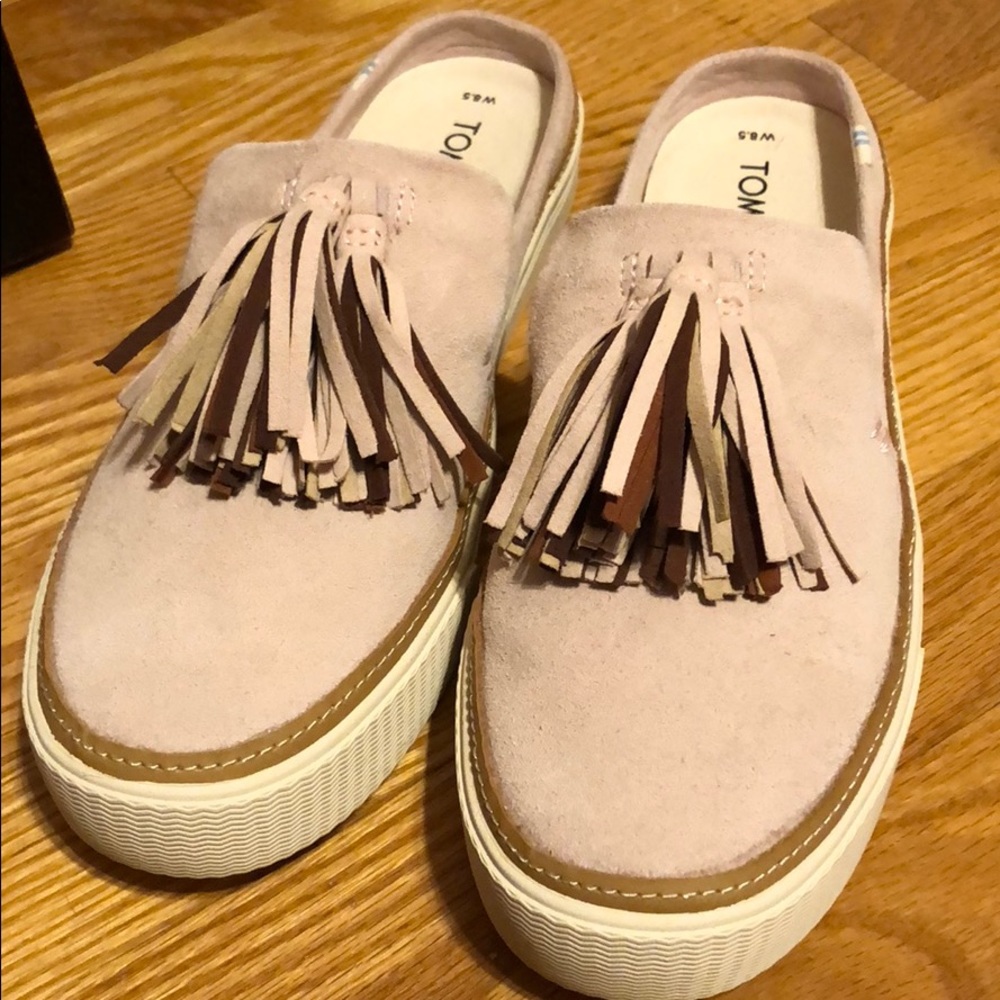 Never worn TOMS mule sneakers in an 8.5